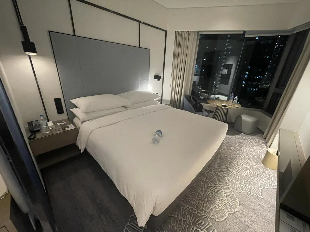 A look inside the "king room with city view" at the Four Points hotel by Sheraton at Tung Chung, HK.