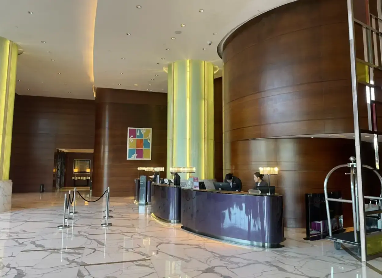 Crowne Plaza Hotel Macau lobby