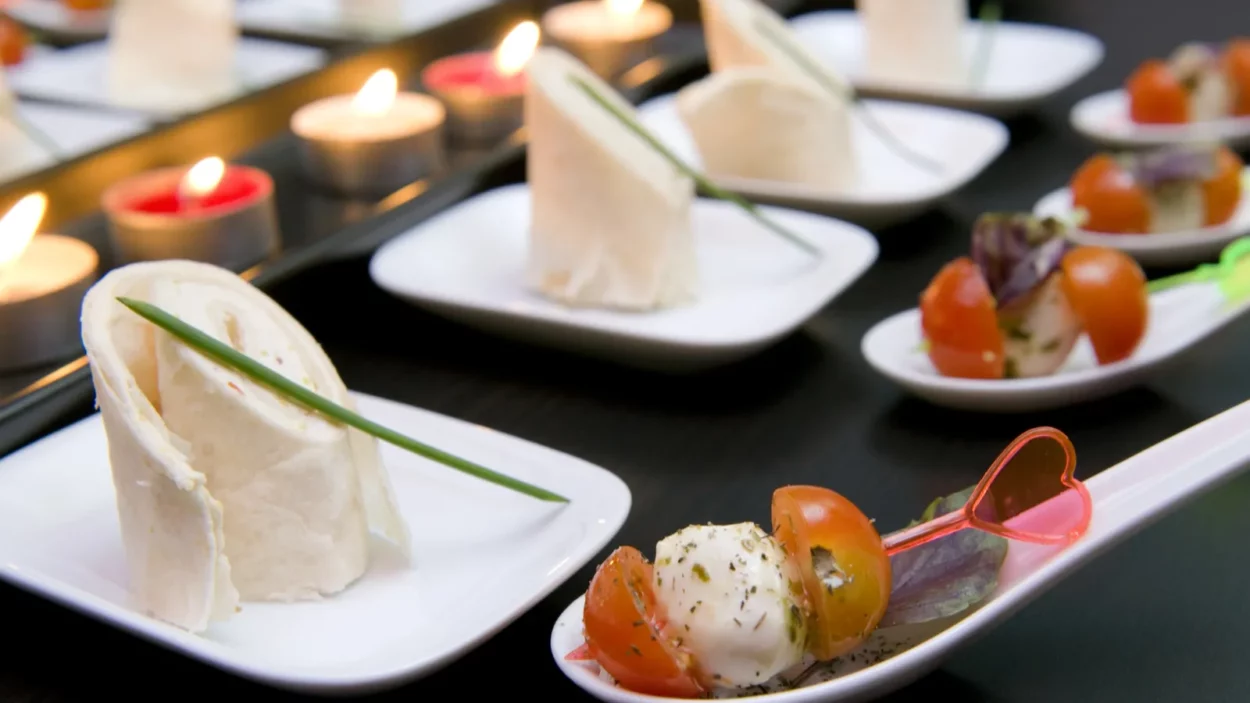 table setting in restaurant