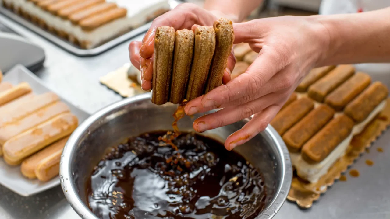 Paris restaurants known for standout tiramisu beyond Italy